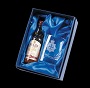 Square tot glass and 5cl miniature whisky Square tot glass and 5cl miniature whisky